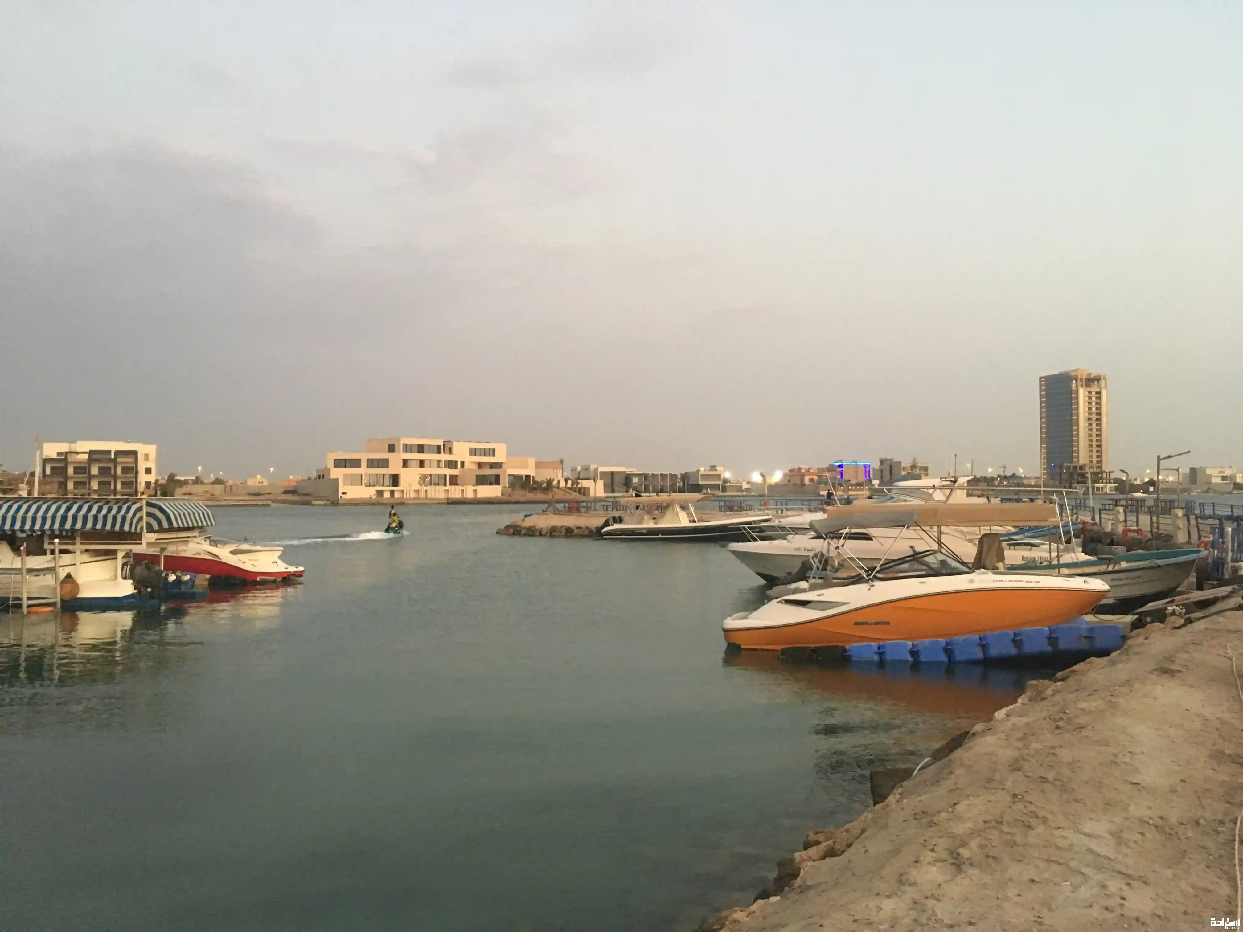 أرض السعادة 